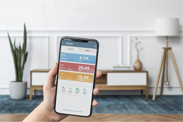 Mobile application showing CO2 Sensor BLE air quality data
